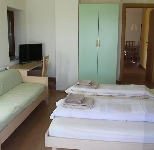 Zoi アパート ドブロボ