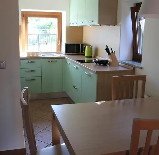 アパート Zoi ドブロボ