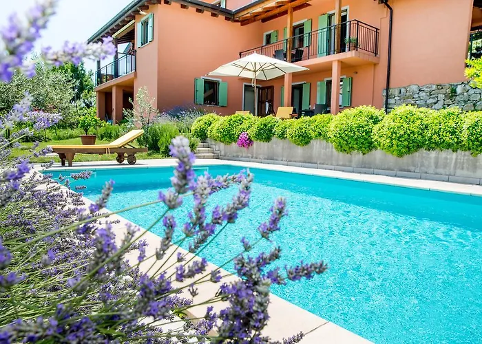 アパート Zoi ドブロボ