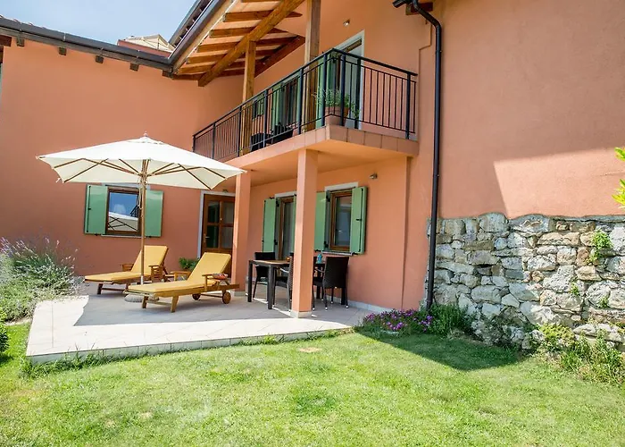 アパート Zoi ドブロボ