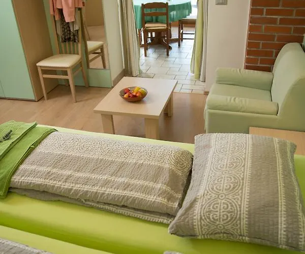 アパート Zoi ドブロボ