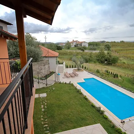 Apartment Zoi Dobrovo