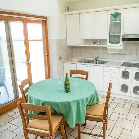 Apartment Zoi Dobrovo